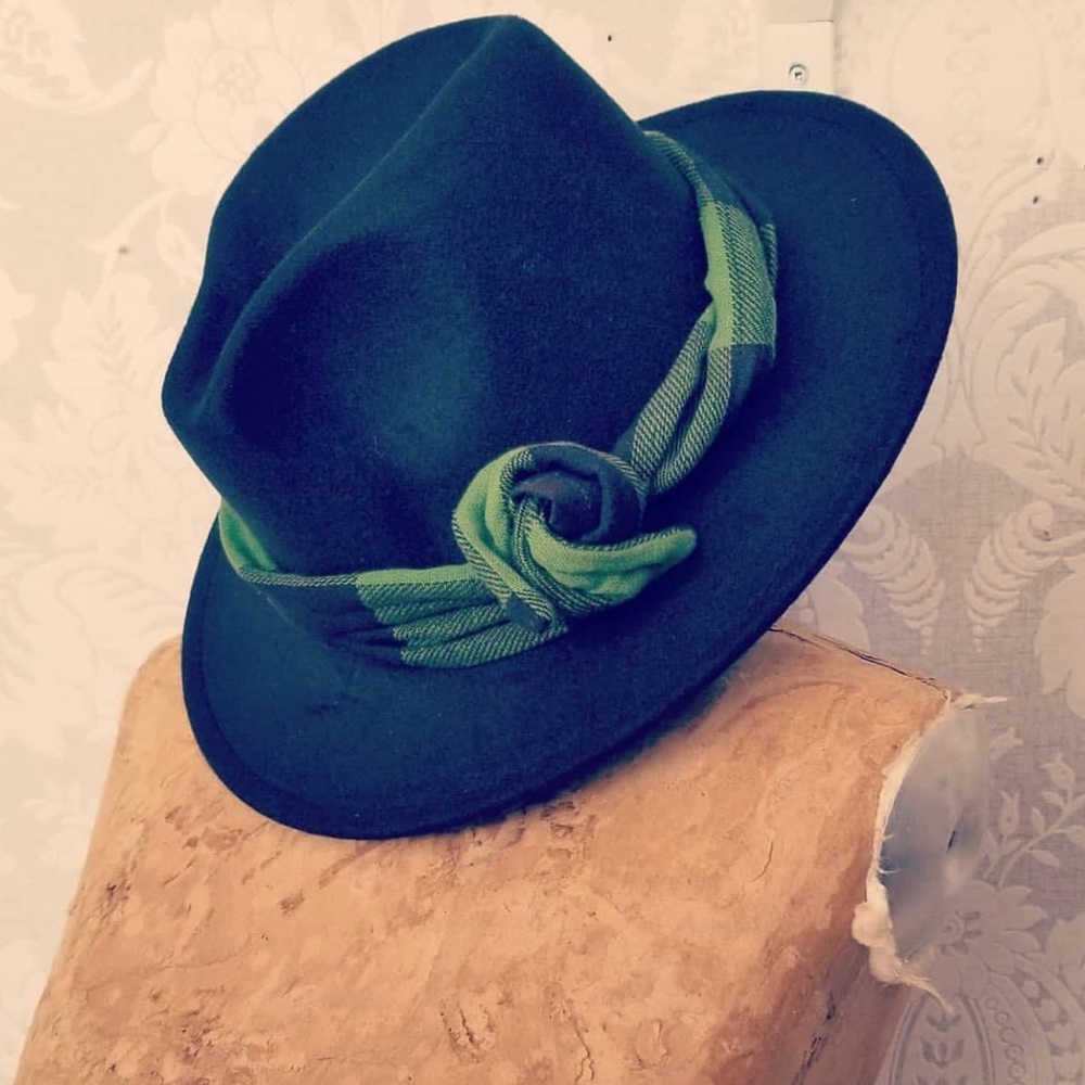 Black Coco Armadio fedora felt hat.